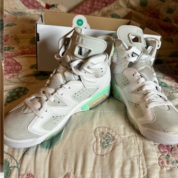 Air Jordan 6 Retro “Mint Foam” – Women’s Size 6W – Lightly Worn, Box Included - Picture 3 of 4